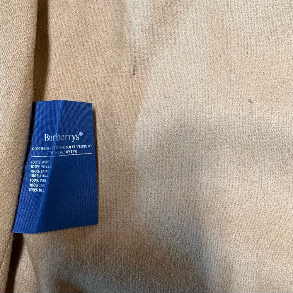 Burberry trench coat. - Picture 15 of 16